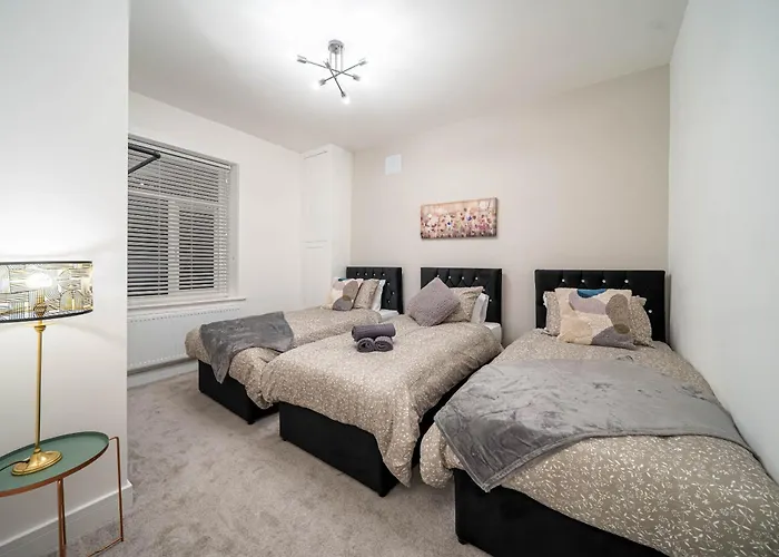 Charming 1-Bedroom Just 1 Mile From Morley Town Center In Leeds