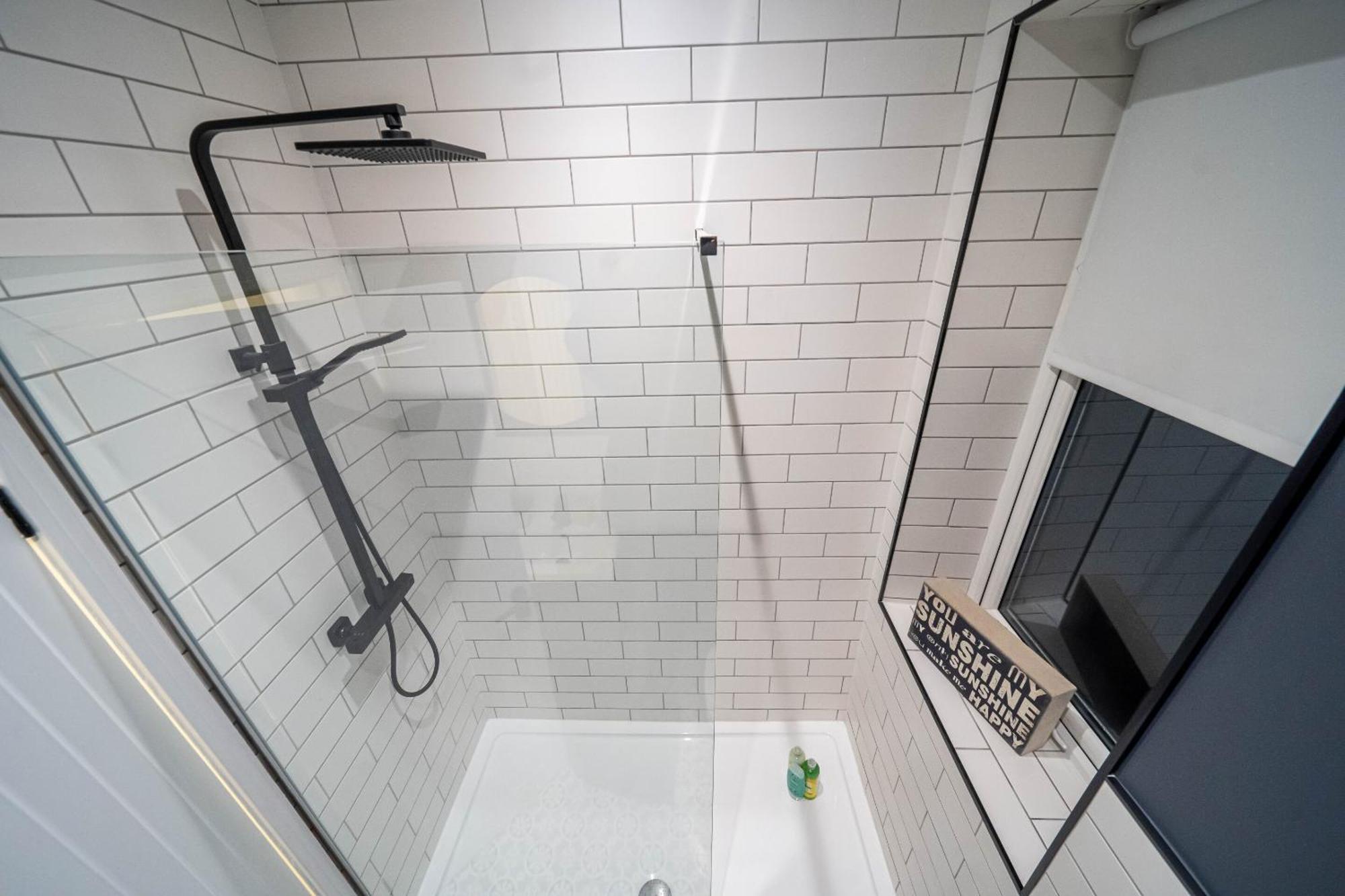 Charming 1-bedroom Just 1 Mile From Morley Town Center In Leeds Vakantiehuis *